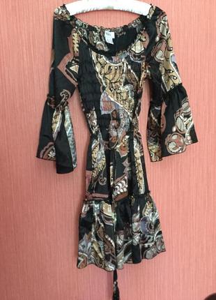 Класне плаття з горловиною яка тягнеться