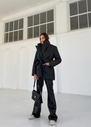 Женская белая зимняя бежевая демисезонная черная куртка с поясом5 фото