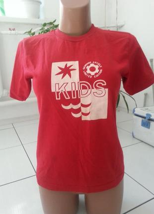 Яркая футболочка