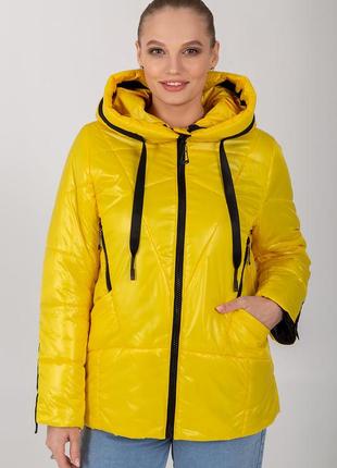 Жовта демісезонна куртка жіноча