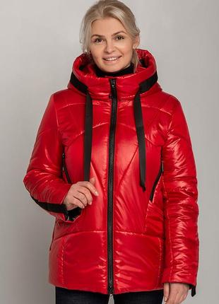 Червона демісезонна куртка жіноча