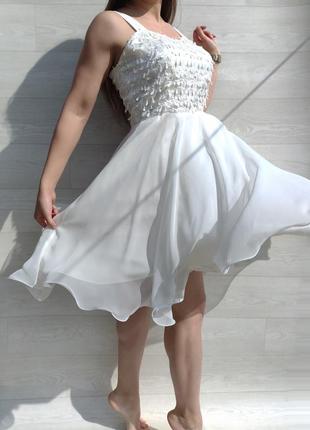Потрясающее очень красивое нежное молочное короткое платье8 фото