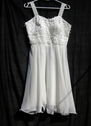Потрясающее очень красивое нежное молочное короткое платье1 фото