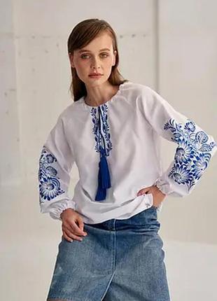 Блузка вишиванка жіноча біла сорочка з синьою вишивкою