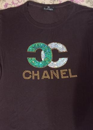 Симпатична футболка шоколадного кольору chanel