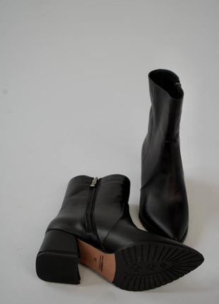 Екслюзивні черевики з італійської шкіри жіночі чорні на середньому підборі ботинки женские9 фото