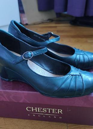 Жіночі туфлі шкіряні