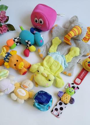 Лот іграшок для малюків