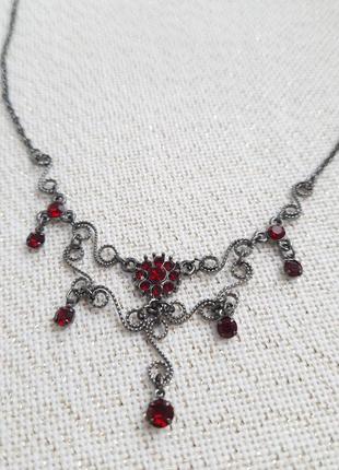 Кольє з гранатовим склом