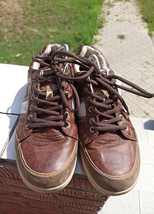 Комфортные кожаные туфли, кроссовки mustang 40-417 фото