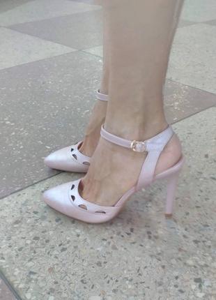 Красивые ботиночки р. 37