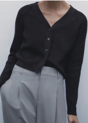 Стильный укороченный кардиган в рубчик