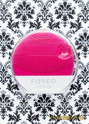 Очищающий массажер для кожи лица foreo luna play fuchsia cleansing massager1 фото