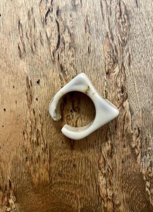 Трендовий акриловий перстень