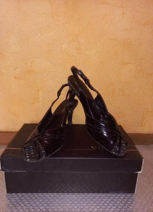 Женские босоножки