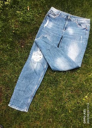 Джинси 👖рвані,високі 2