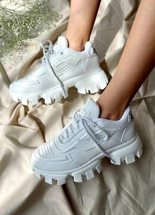 Нереальные женские кроссовки в стиле prada cloudbust white белые
