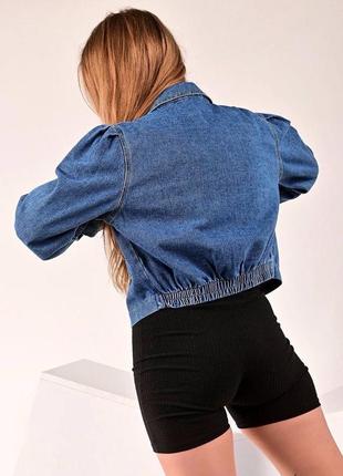 Укорочена джинсова синя курточка2 фото