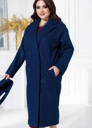 Стильне монохромне двобортне пальто oversize