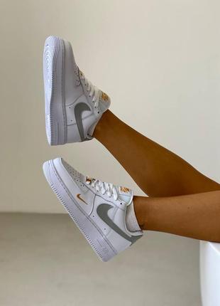 Жіночі кросівки nike air force 1 white grey logo / жіночі кросівки найк аір форс