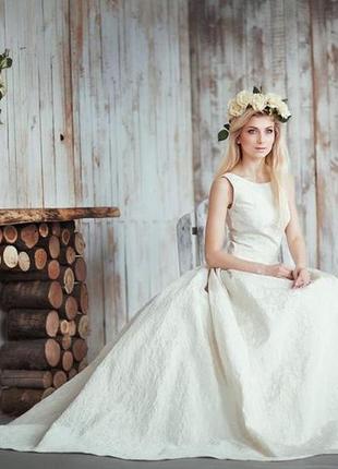Эксклюзивное, испанское, дизайнерское, свадебное платье со шлейфом из парчи2 фото
