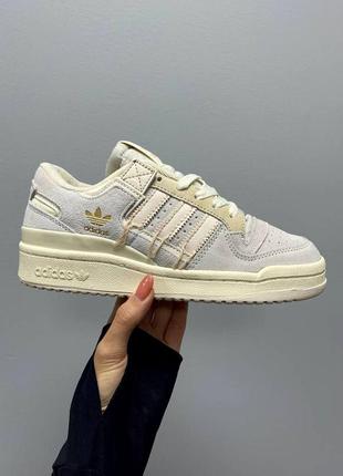 Красивейшие женские кроссовки adidas low forum premium beige серо-бежевые