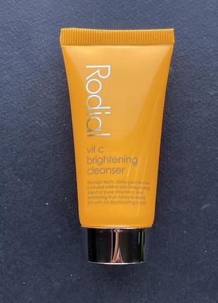 Осветляющий гель для умывания rodial vit c brightening cleanser c гликолевой кислотой и витамином2 фото