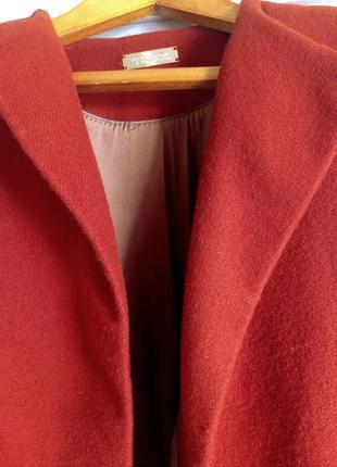Жіноче теракотове пальто з поясом4 фото