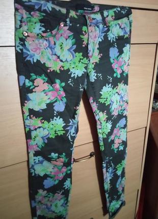 Мега бомбезные брендовые джинсы в цветочный принт