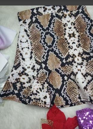 Нова трендова юбка спідниця з зміїним принтом prettylittlething.3 фото