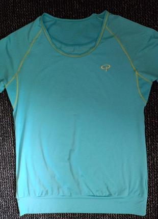 Спортивная футболка