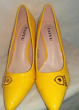 Очень классные туфельки  на танкетке