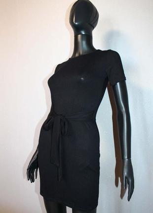 Натуральна чорна базова міні сукня prettylittlething плаття з паском платье под пояс8 фото