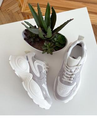 Бежево-сірі легенькі кросівки з еко-шкіри та еко-замші1 фото