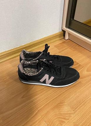Жіночі чорні кросівки new balance