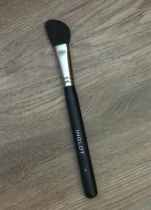 Кисть inglot 3