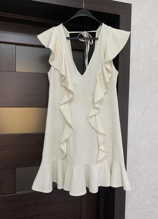 Молочне плаття з рюшами і вирізом на спині а силует h&m1 фото