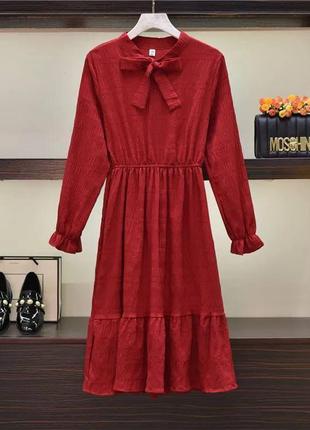 Бордовое красивое платье с рюшей3 фото