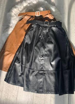 Женская кожаная юбка миди ниже колена коричневая5 фото