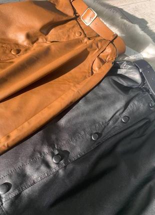 Женская кожаная юбка миди ниже колена коричневая3 фото