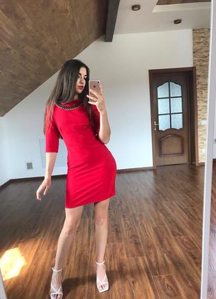 Червона сукня з намистом5 фото