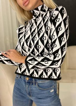 Жіночий стильний светр двоколірний прінтованний