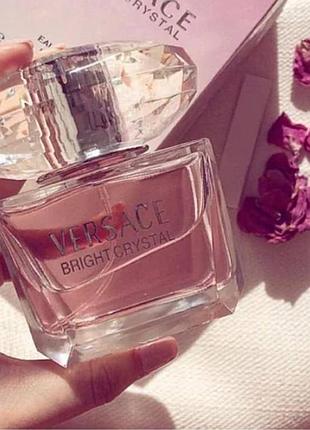 Жіночі парфуми туалетна вода версаче опт versace в склі і коробці рожеві брайт крістал з каменем на ковпачок 90мл