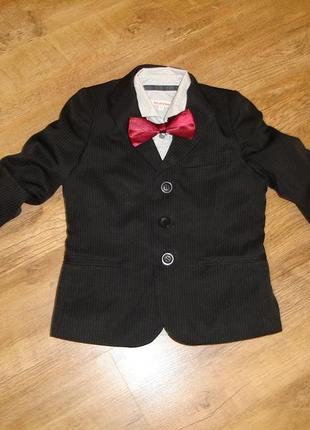 Класичний піджак на 4 роки в ідеалі