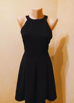 Гарна чорна трикотажна сукня міні