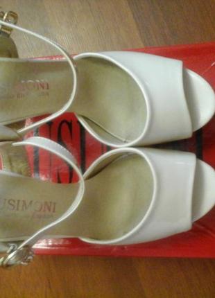 Бежевые туфли/босоножки на каблуке марки rusi moni3 фото