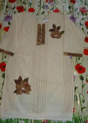 Платье туника с разрезами по бокам.