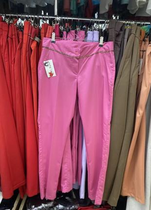 Рожеві штани під кант