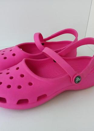 Босоножки crocs