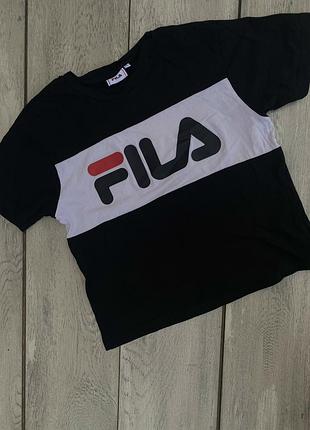 Чёрная футболка с надписью fila